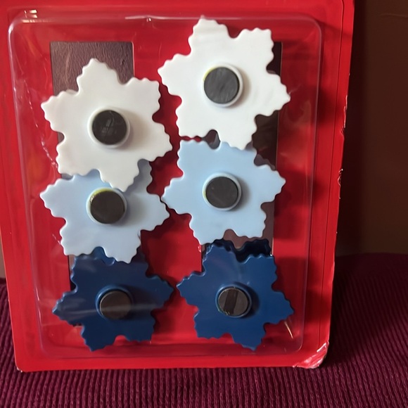 6pc bag clips magnetic in the back - Picture 2 of 3